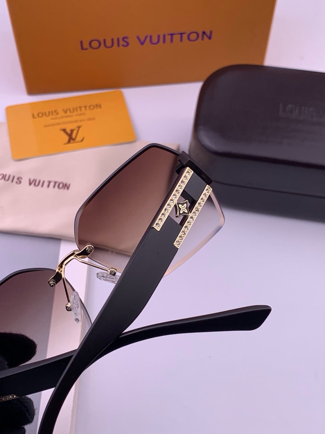 Louis Vuitton L9261 Square Black Lens Sunglasses for Men & Women - 431183 - detail image 4