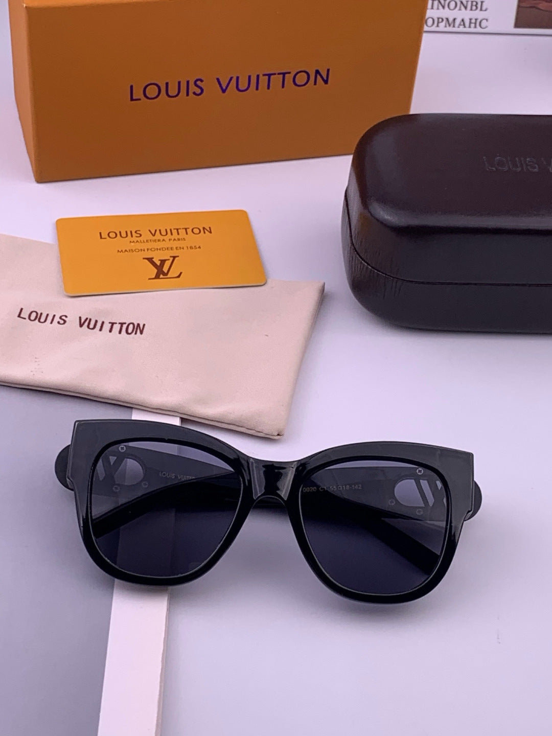 Louis Vuitton L07002 Square Black Lens Sunglasses for Women - 431185 - detail image 5