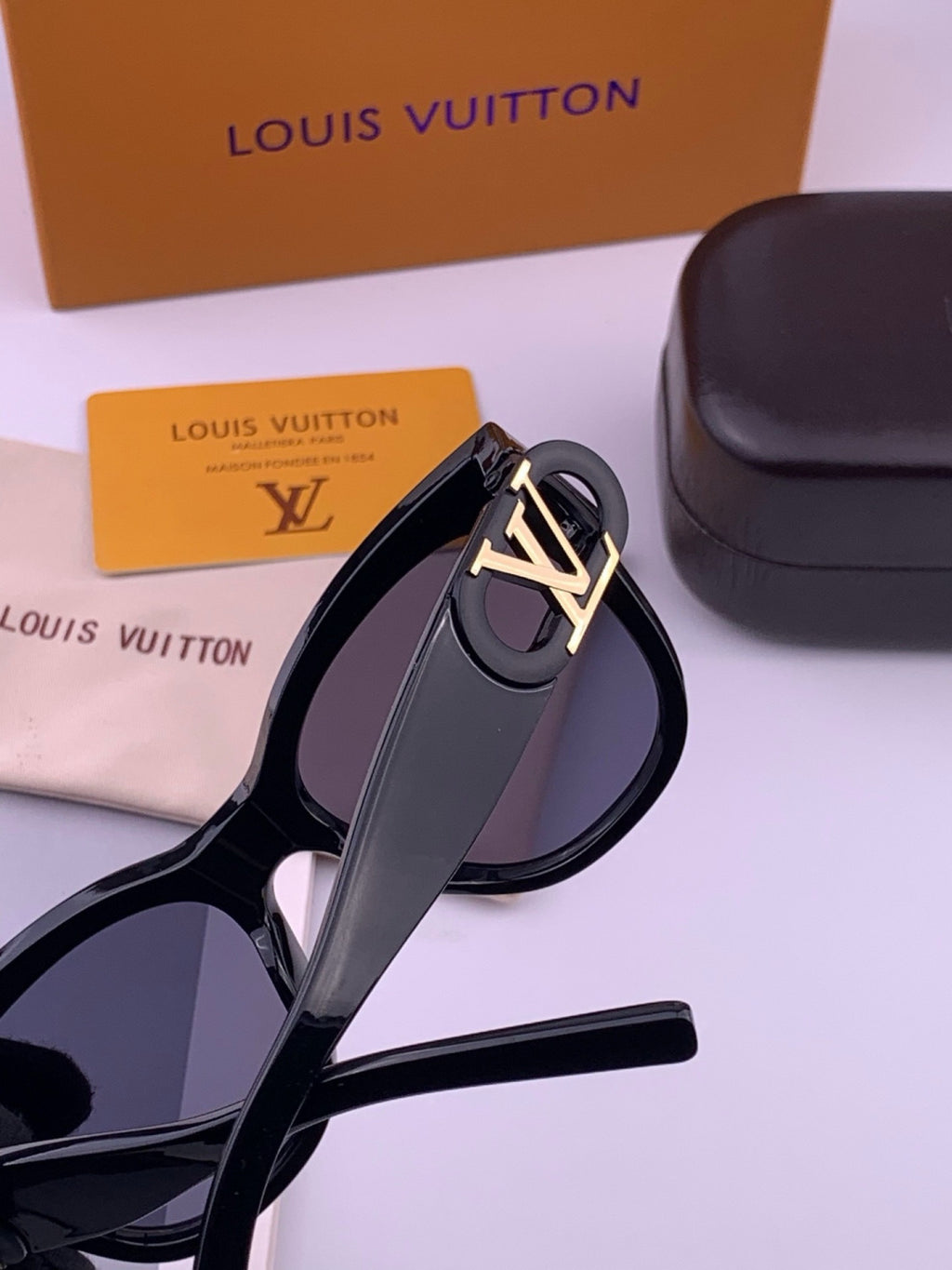 Louis Vuitton L07002 Square Black Lens Sunglasses for Women - 431185 - detail image 7
