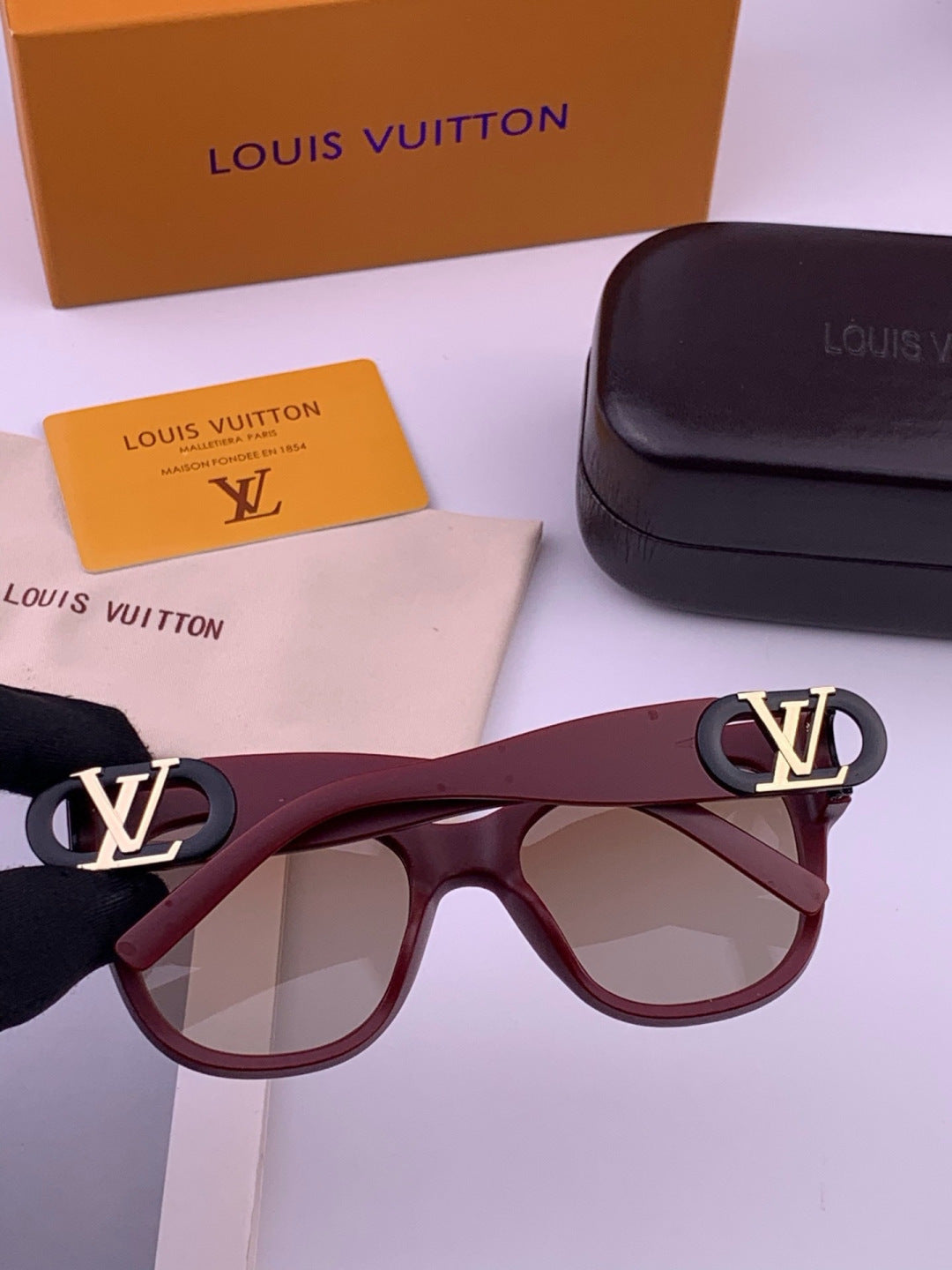 Louis Vuitton L07002 Square Black Lens Sunglasses for Women - 431186 - detail image 4