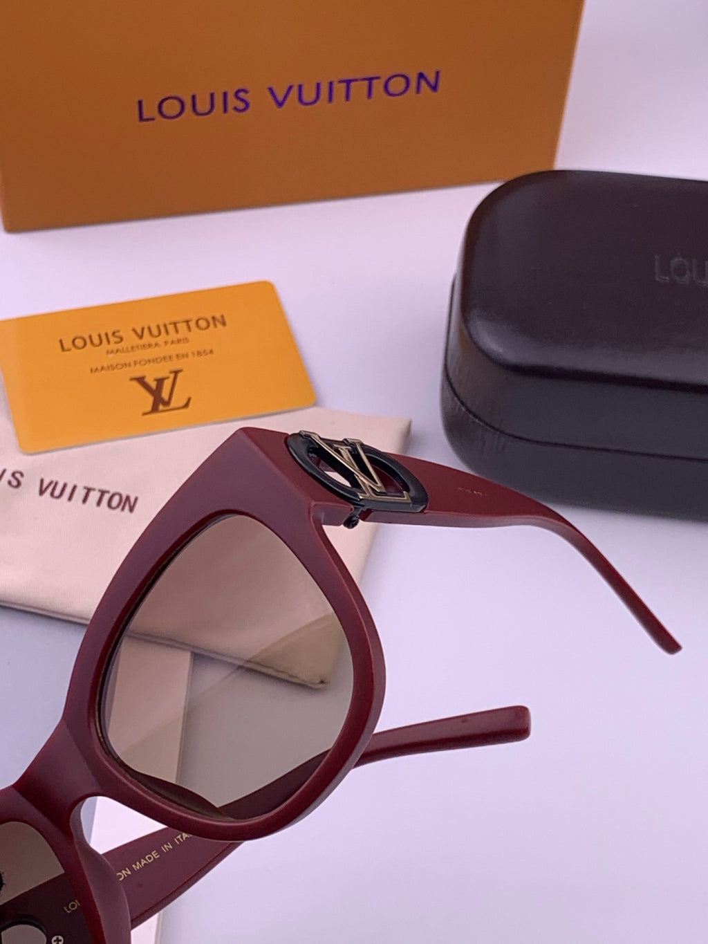 Louis Vuitton L07002 Square Black Lens Sunglasses for Women - 431186 - detail image 3