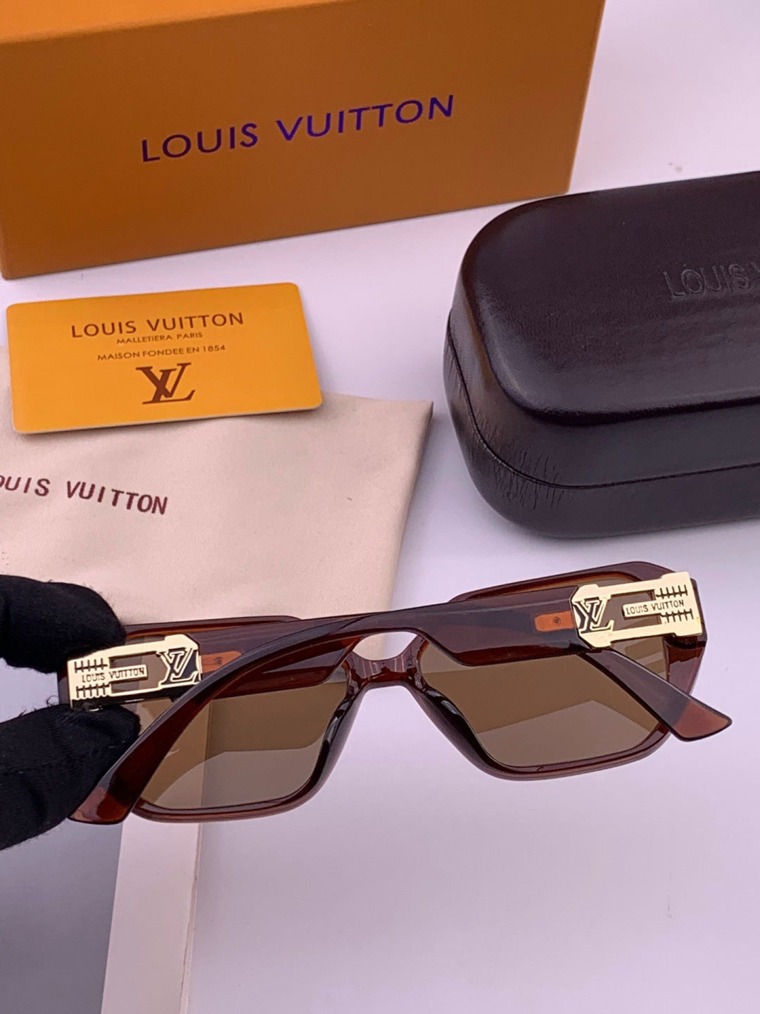 Louis Vuitton L17001 Square Black Lens Sunglasses for Women - 431187 - detail image 5