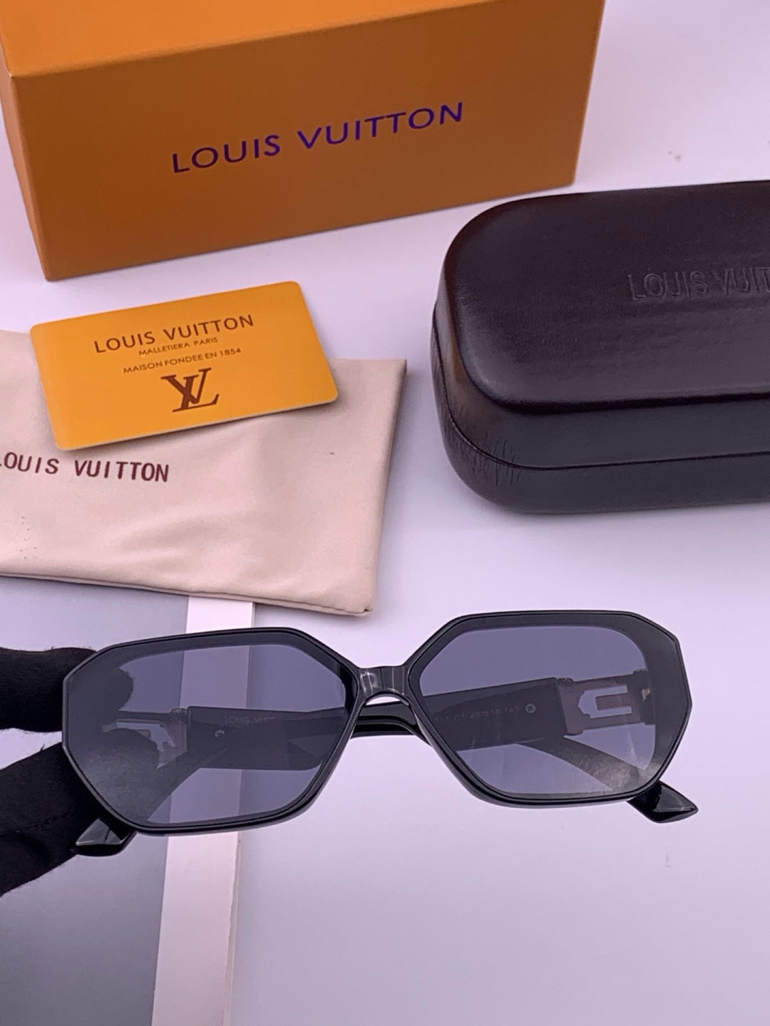 Louis Vuitton L17001 Square Black Lens Sunglasses for Women - 431188