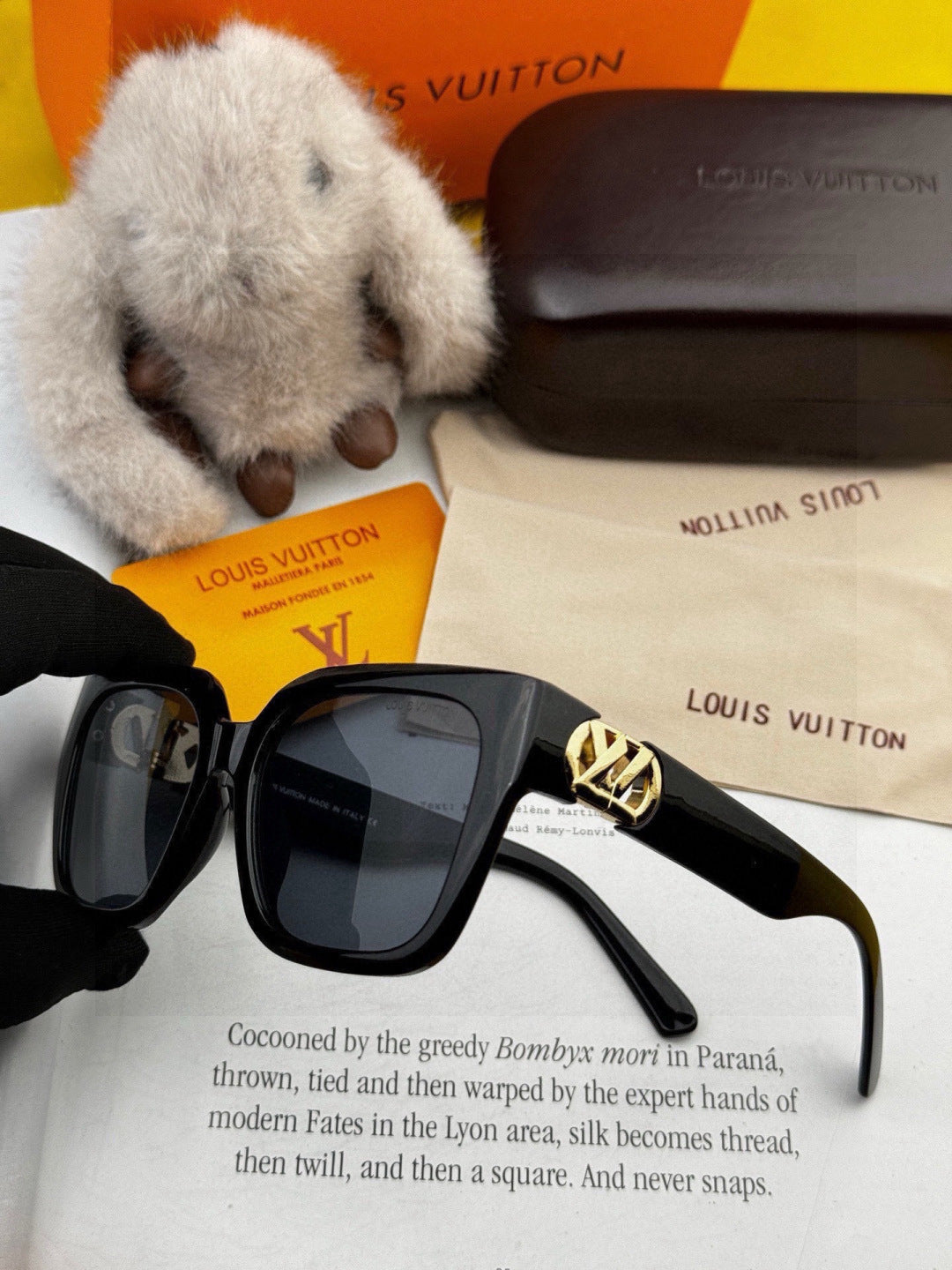 Louis Vuitton L95801 Square Brown Lens Sunglasses for Women - 431162 - detail image 2