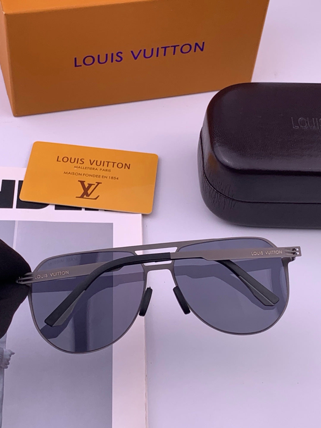 Louis Vuitton L712 Fashion Brown Lens Sunglasses for Men & Women - 431155 - detail image 6