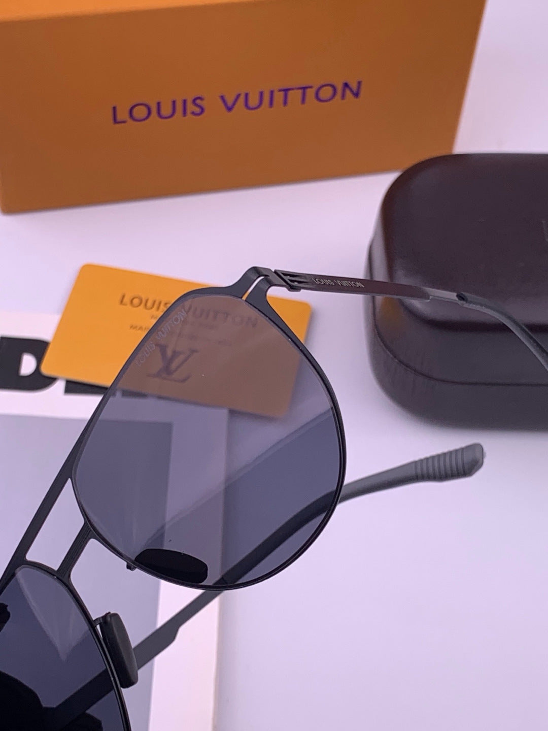 Louis Vuitton L712 Fashion Brown Lens Sunglasses for Men & Women - 431157 - detail image 3