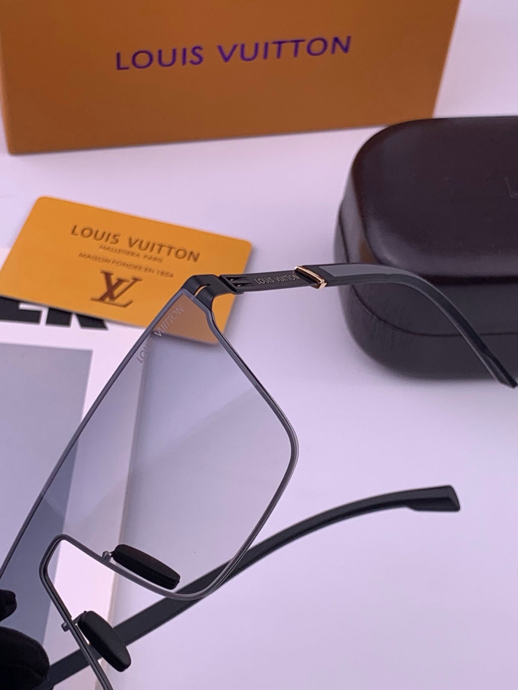 Louis Vuitton L016 Fashion Gold Lens Sunglasses for Men & Women - 431159 - detail image 3