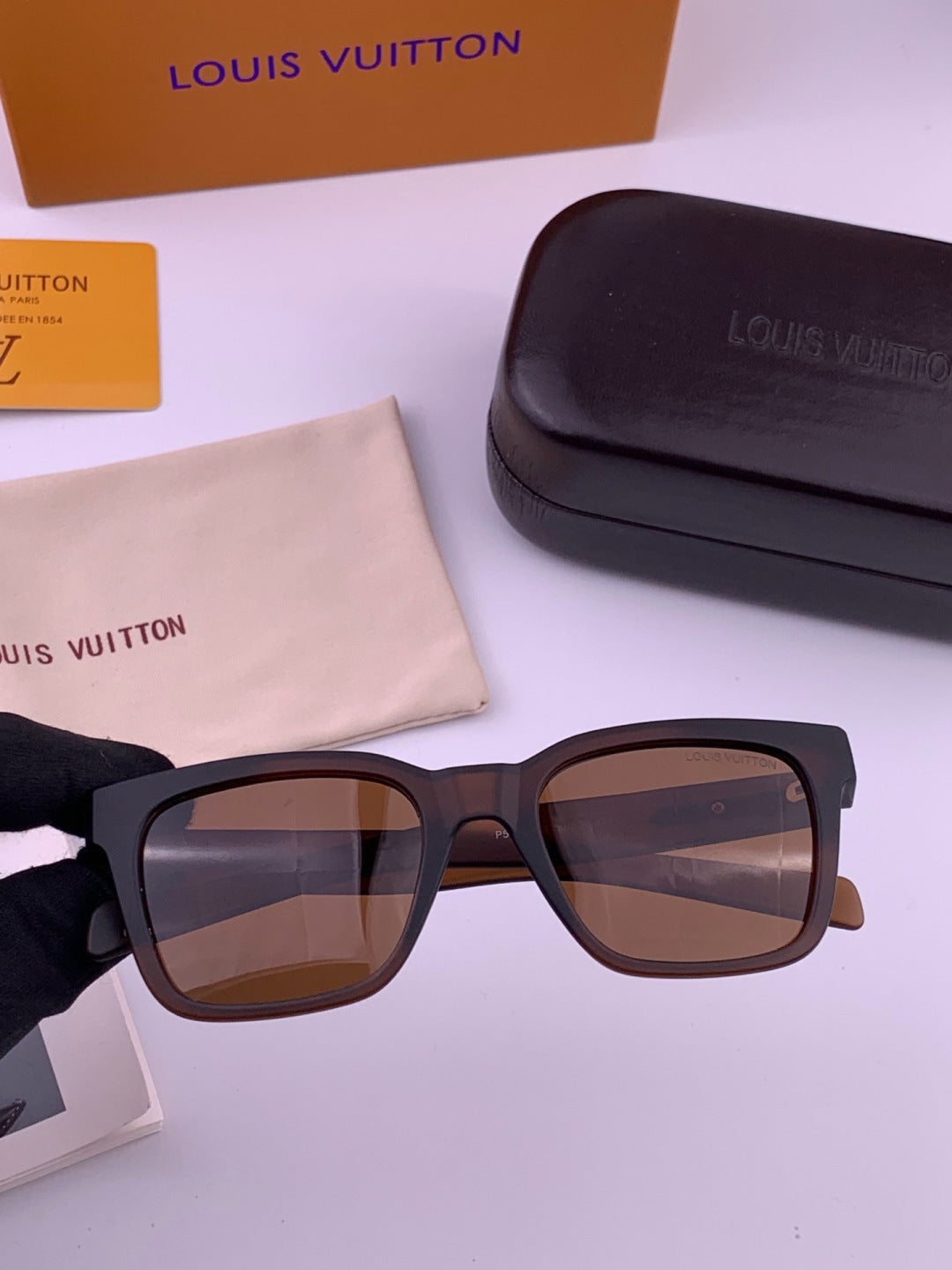 Louis Vuitton Fashion Black Lens Sunglasses for Men & Women - 448593