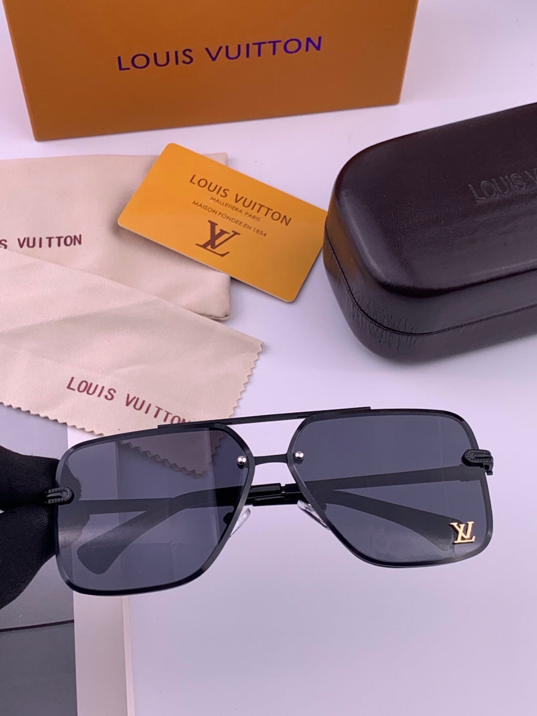 Louis Vuitton L91747 Aviator Orange Lens Sunglasses for Men & Women - 448595