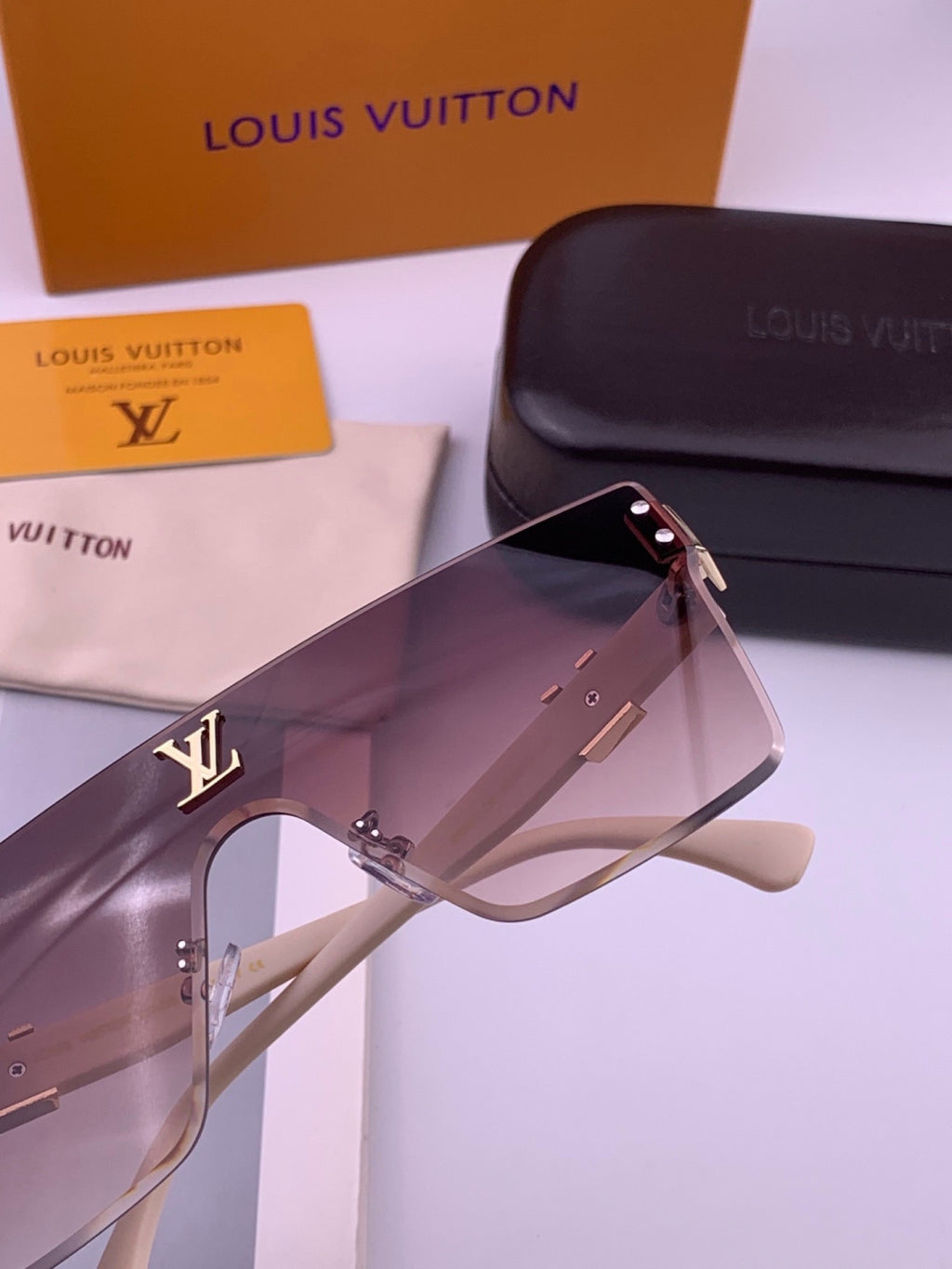 Louis Vuitton L36000 Oversized Purple Lens Sunglasses for Men & Women - 448602 - detail image 6