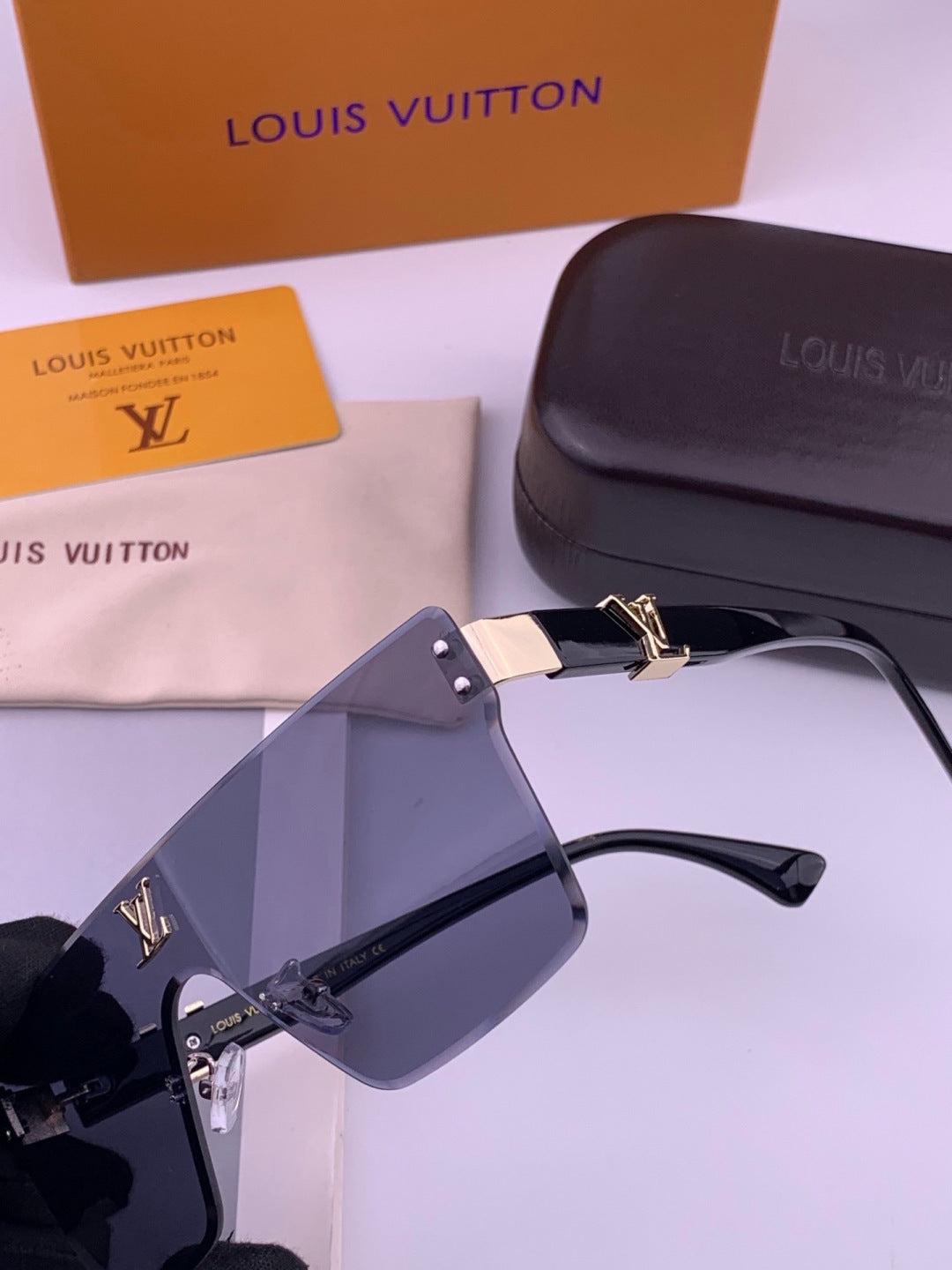 Louis Vuitton L36000 Oversized Blue Lens Sunglasses for Men & Women - 448603 - detail image 3