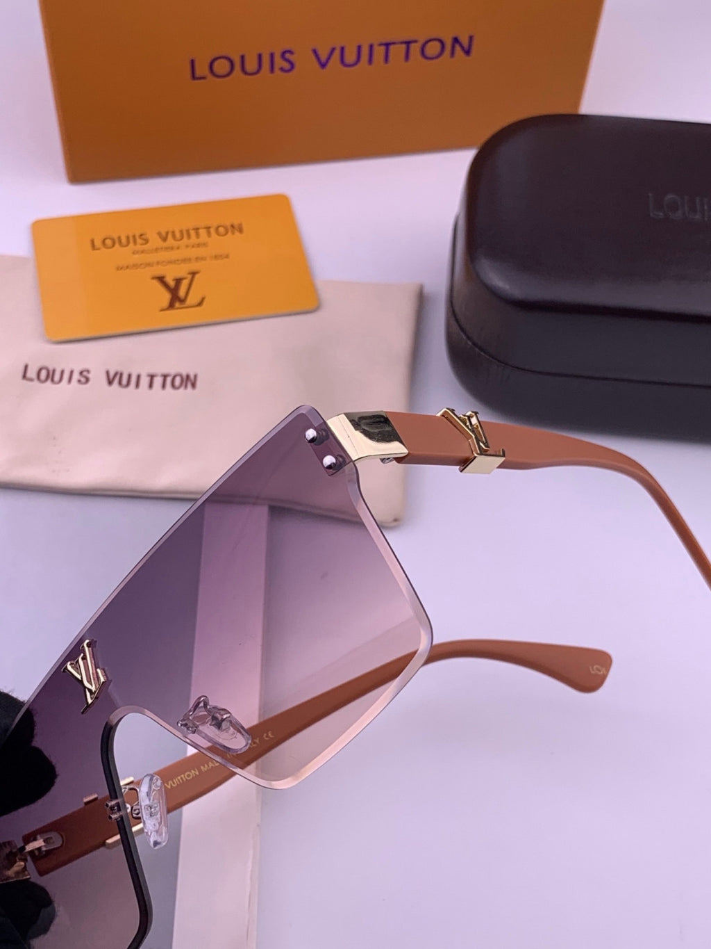Louis Vuitton L36000 Oversized Purple Lens Sunglasses for Men & Women - 448604 - detail image 3