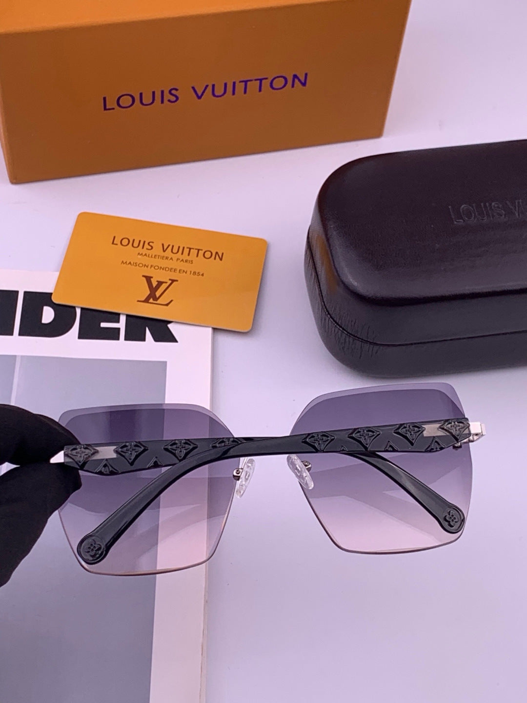 Louis Vuitton L8612 Square Gold Lens Sunglasses for Men & Women - 448513 - detail image 6