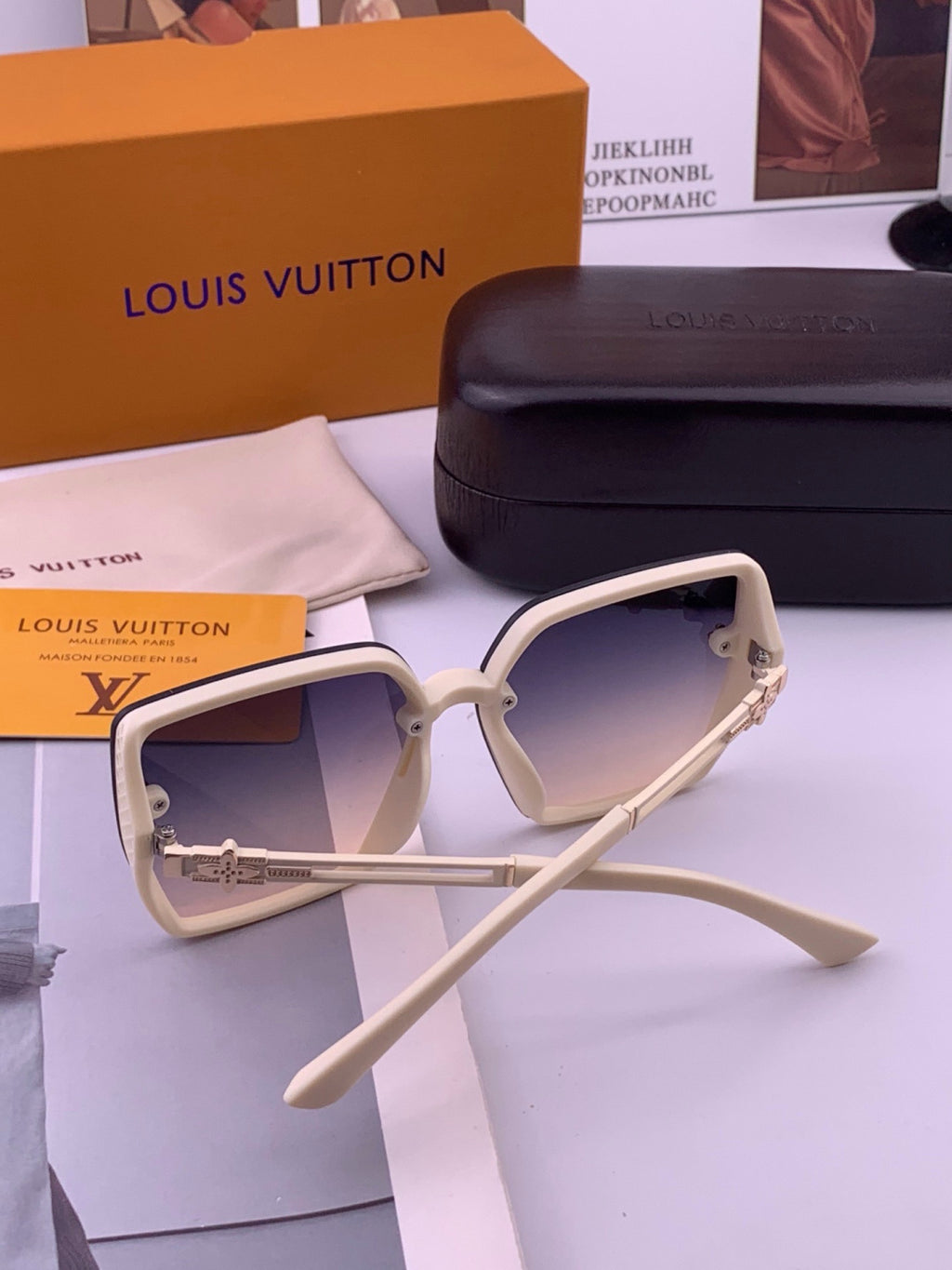 Louis Vuitton L6302 Square Gold Lens Sunglasses for Men & Women - 448512 - detail image 5
