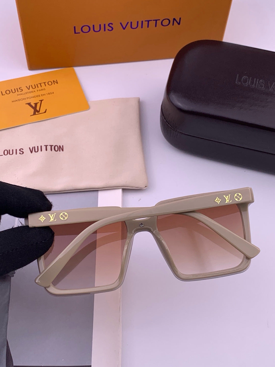 Louis Vuitton L6006 Oversized Red Lens Sunglasses for Men & Women - 448483 - detail image 5