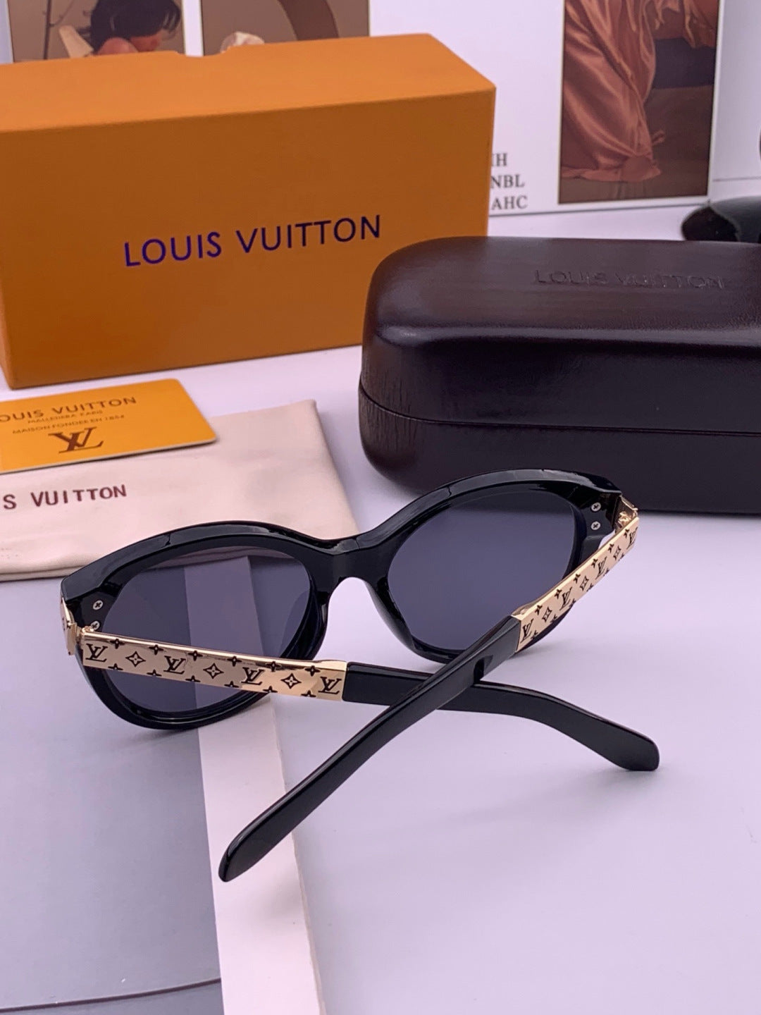 Louis Vuitton L87000 Oversized Black Lens Sunglasses for Men & Women - 448485 - detail image 7