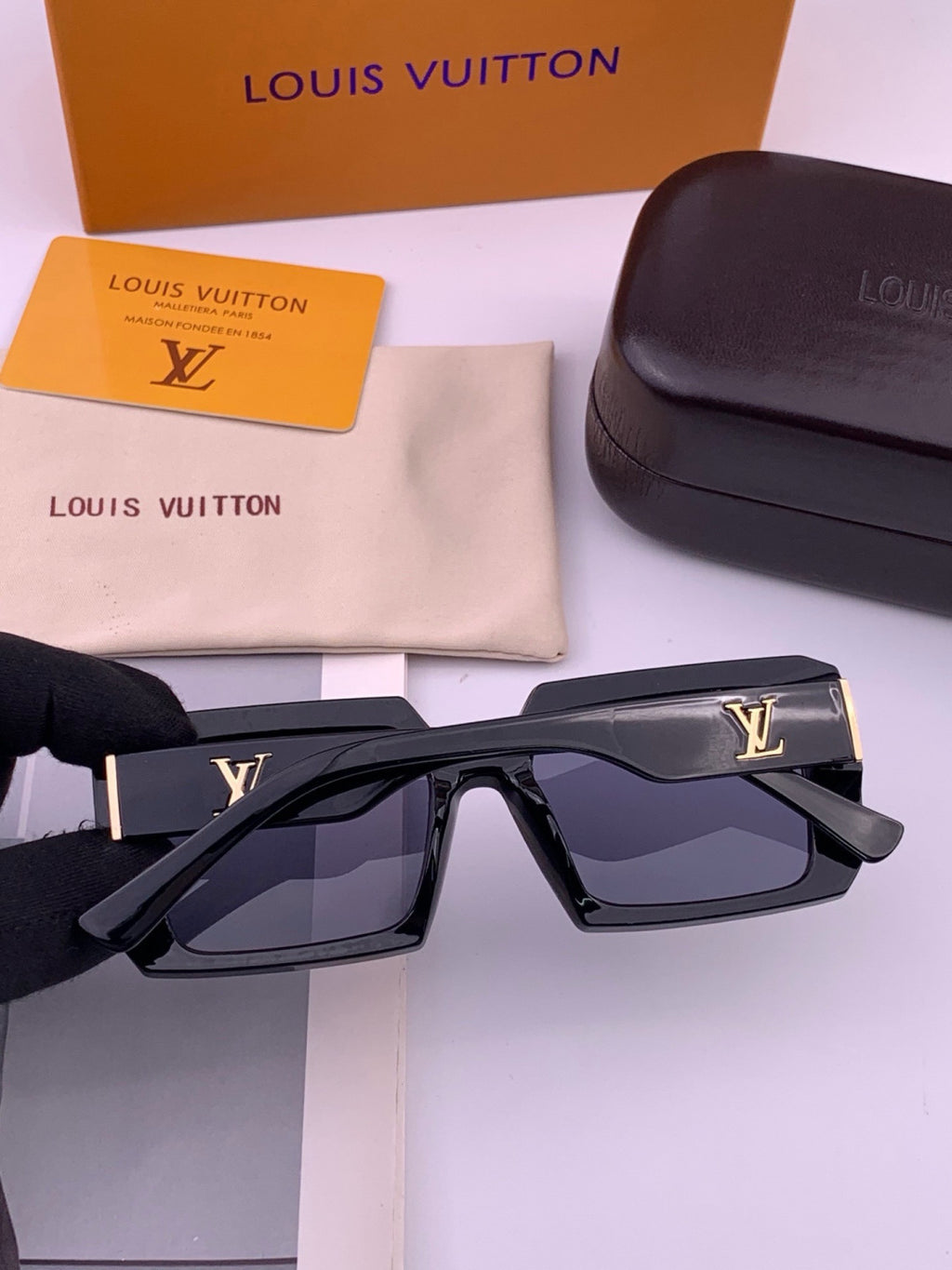 Louis Vuitton L37004 Oversized Black Lens Sunglasses for Men & Women - 448488 - detail image 6