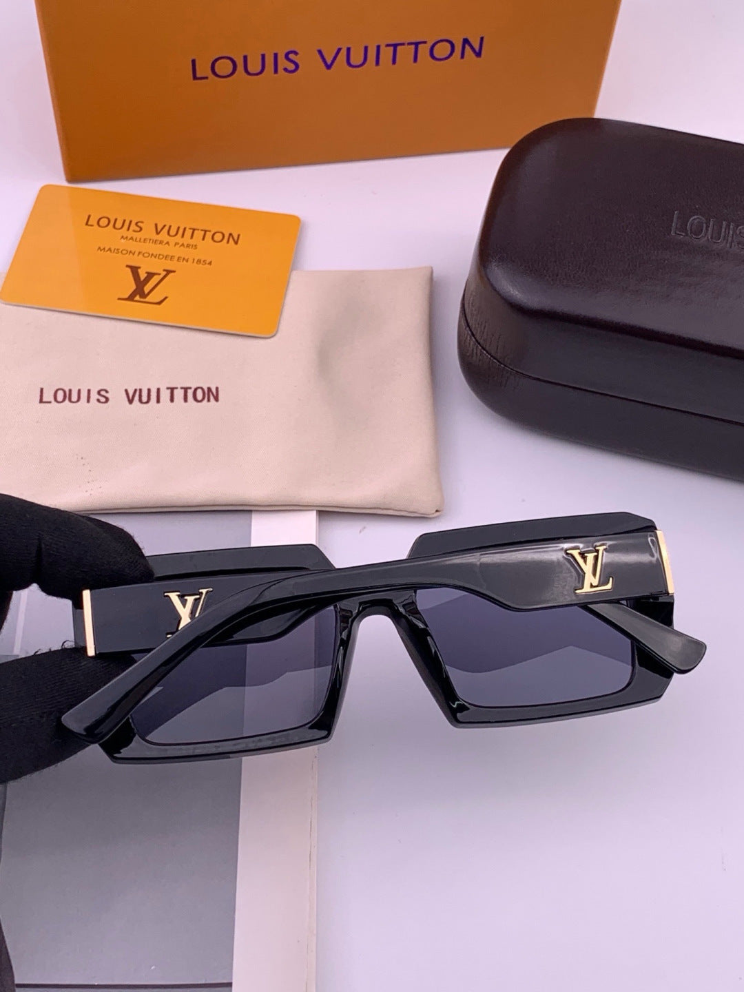 Louis Vuitton L37004 Oversized Black Lens Sunglasses for Men & Women - 448488 - detail image 6