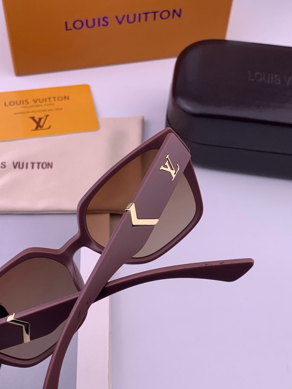 Louis Vuitton L77004 Oversized Purple Lens Sunglasses for Men & Women - 448489 - detail image 3