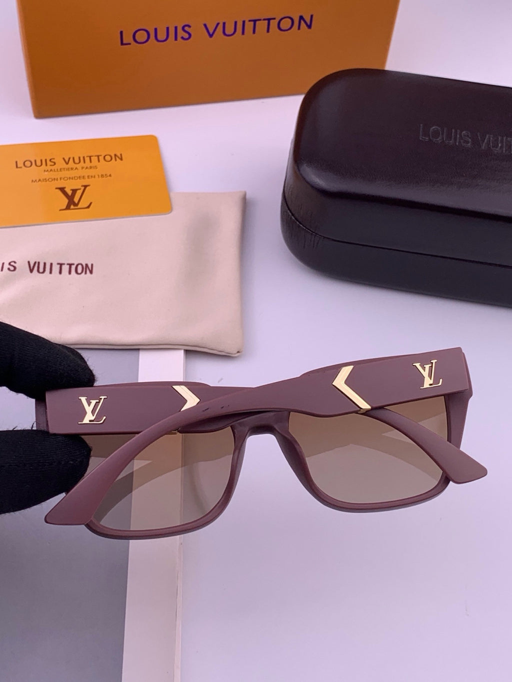 Louis Vuitton L77004 Oversized Purple Lens Sunglasses for Men & Women - 448489 - detail image 4