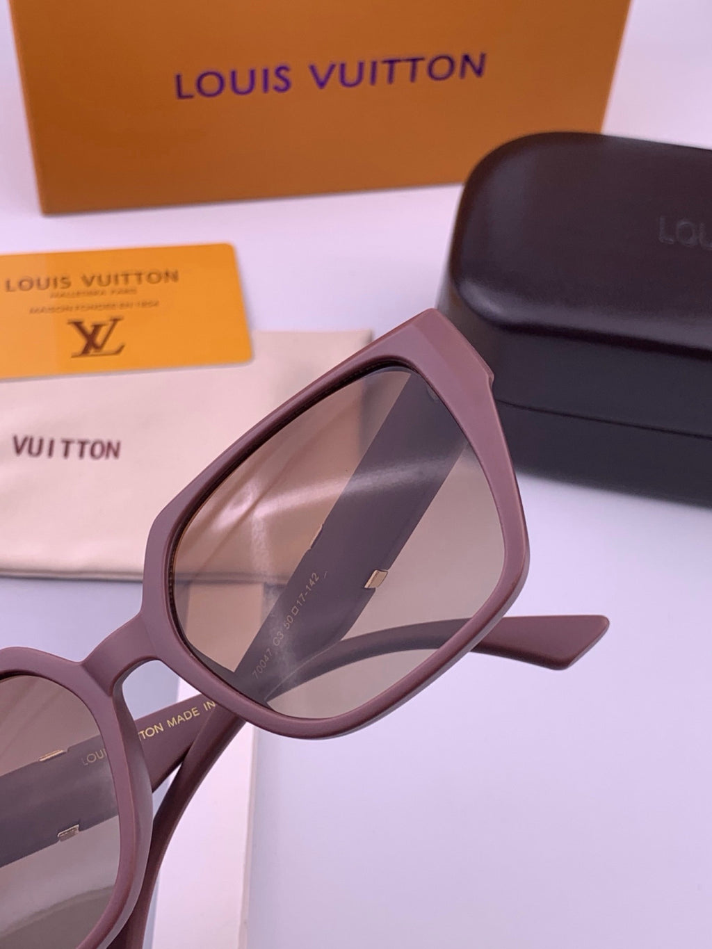 Louis Vuitton L77004 Oversized Purple Lens Sunglasses for Men & Women - 448489 - detail image 6