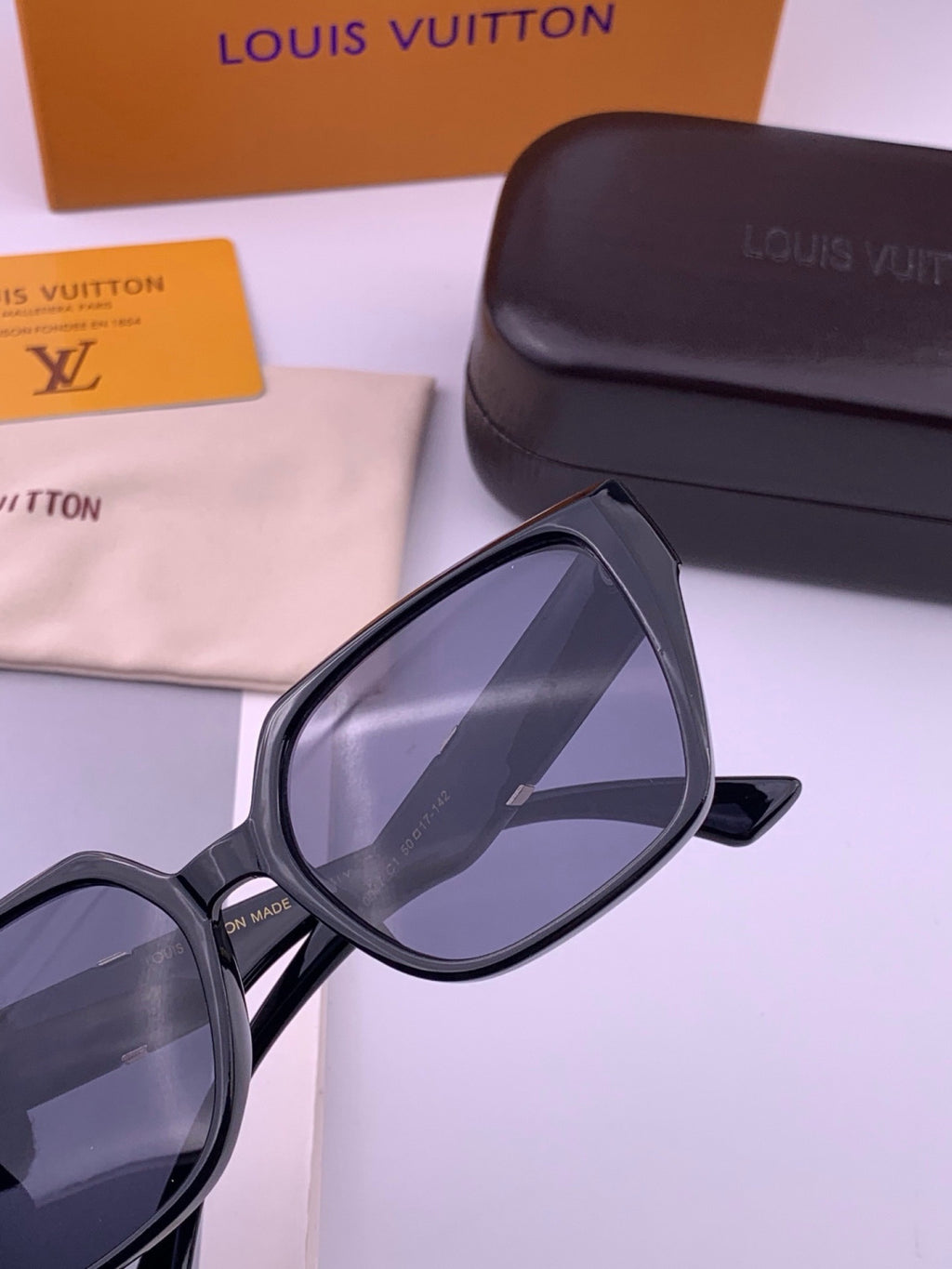 Louis Vuitton L77004 Oversized Black Lens Sunglasses for Men & Women - 448490 - detail image 5