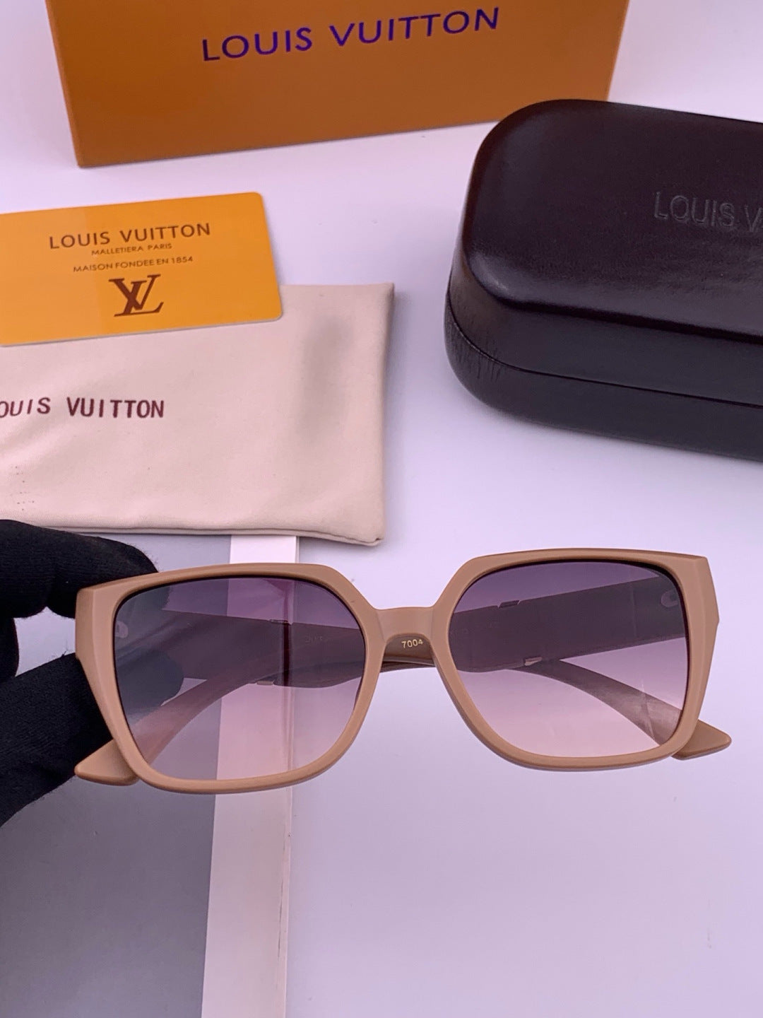 Louis Vuitton L77004 Oversized Purple Lens Sunglasses for Men & Women - 448491