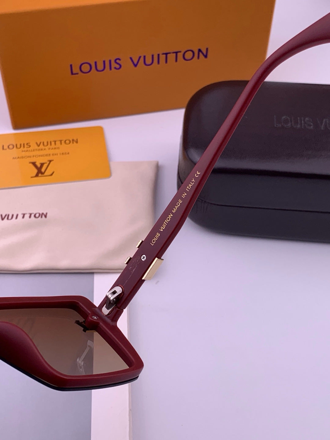 Louis Vuitton L57002 Oversized Purple Lens Sunglasses for Men & Women - 448495 - detail image 4