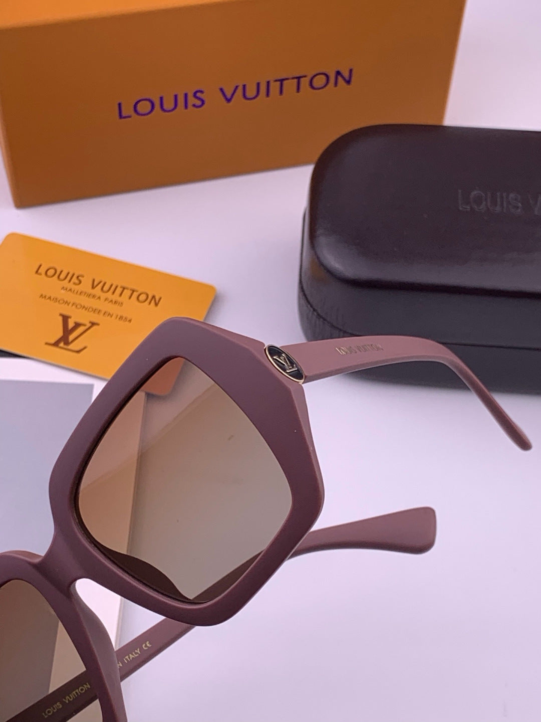 Louis Vuitton L27006 Oversized Brown Lens Sunglasses for Men & Women - 448575 - detail image 4