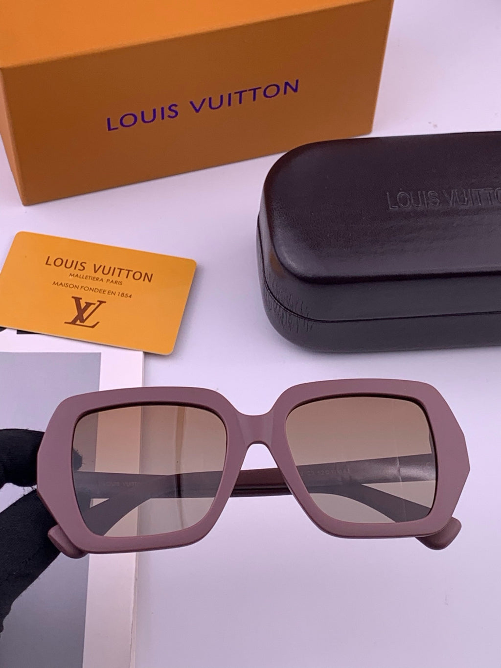 Louis Vuitton L27006 Oversized Brown Lens Sunglasses for Men & Women - 448575
