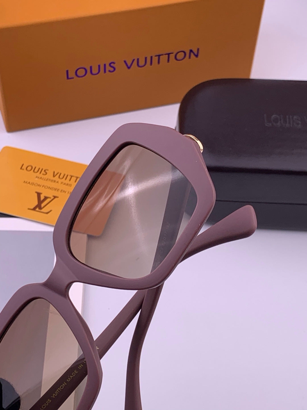 Louis Vuitton L27006 Oversized Brown Lens Sunglasses for Men & Women - 448575 - detail image 3