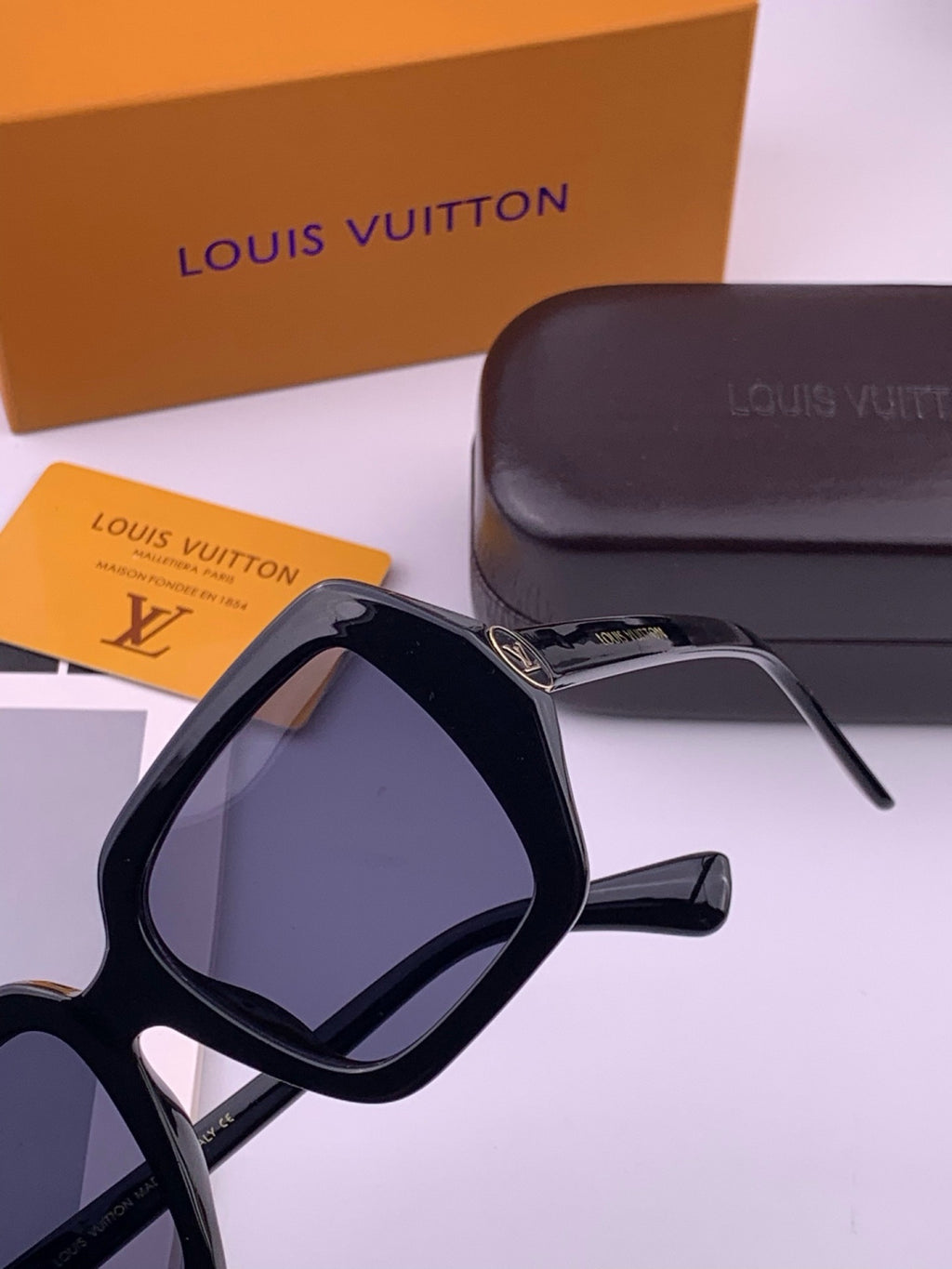 Louis Vuitton L27006 Oversized Brown Lens Sunglasses for Men & Women - 448576 - detail image 4