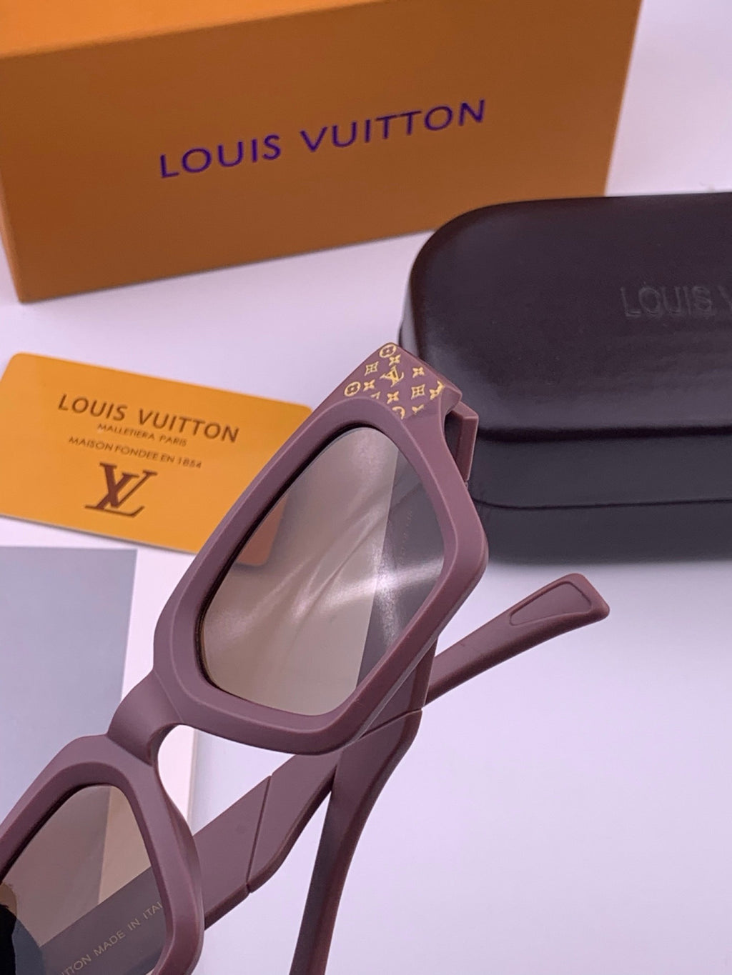 Louis Vuitton L37000 Oversized Brown Lens Sunglasses for Men & Women - 448578 - detail image 3