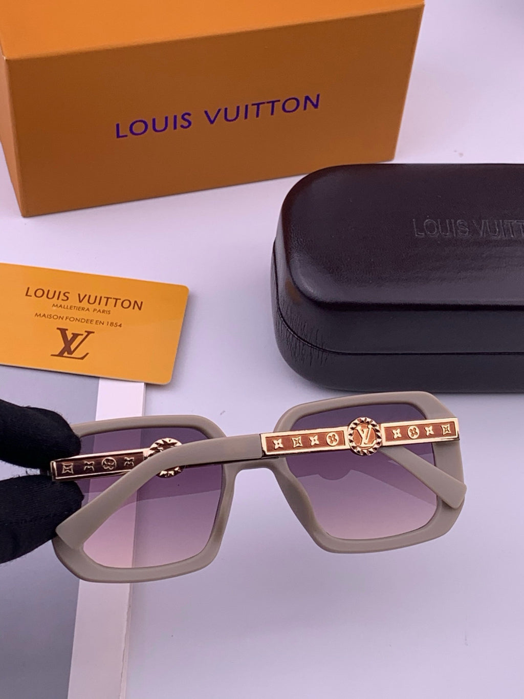 Louis Vuitton L37007 Oversized Brown Lens Sunglasses for Men & Women - 448579 - detail image 6