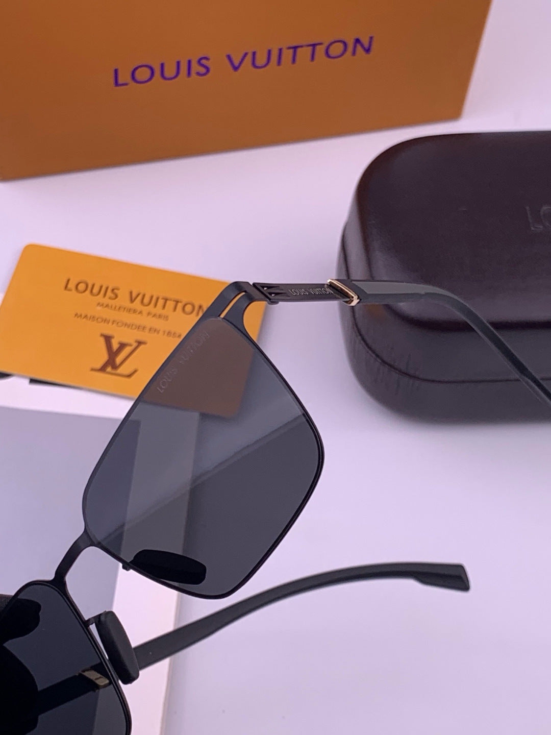 Louis Vuitton L516 Fashion Gold Lens Sunglasses for Men & Women - 448560 - detail image 3