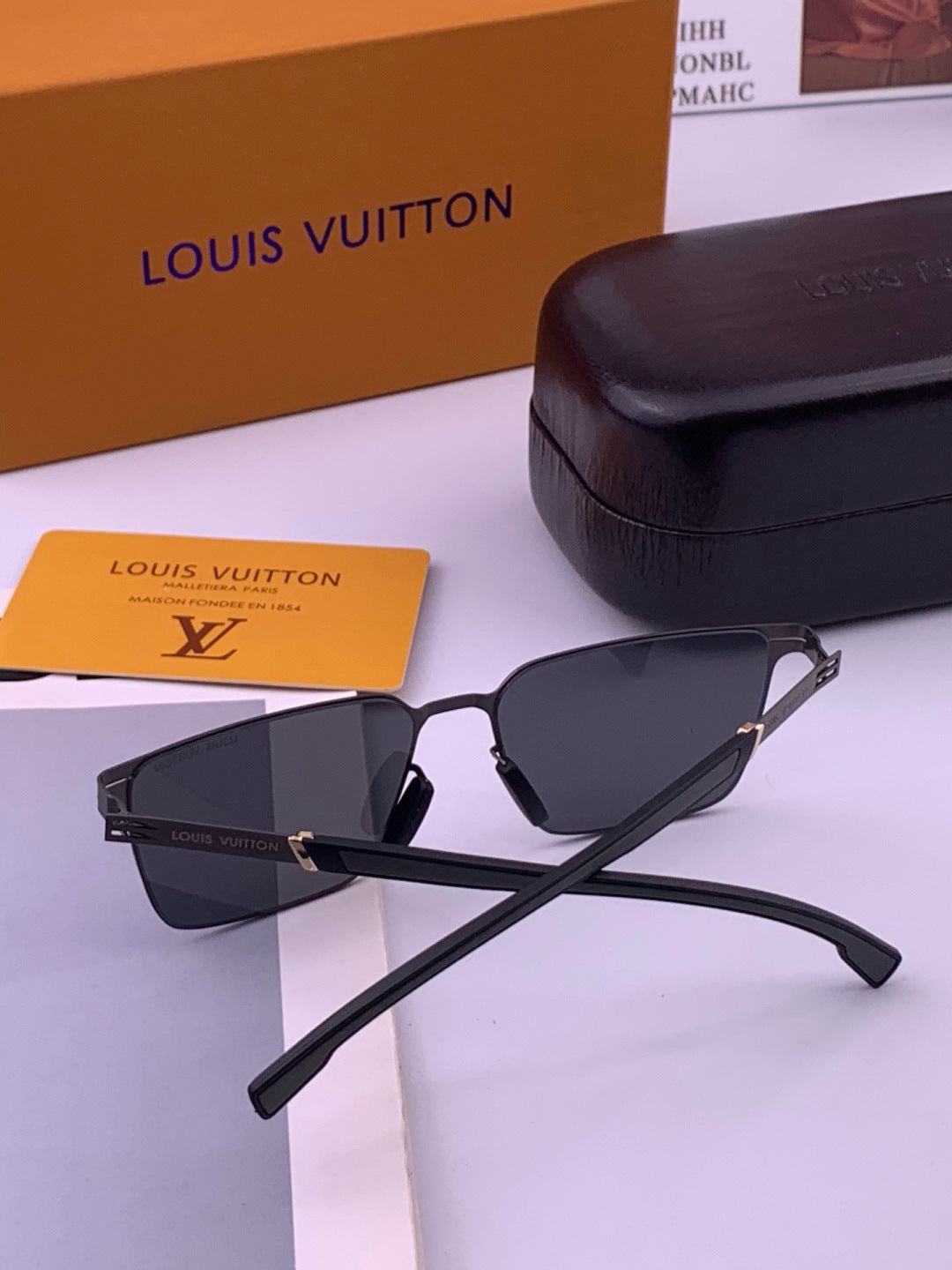 Louis Vuitton L516 Fashion Gold Lens Sunglasses for Men & Women - detail image 6