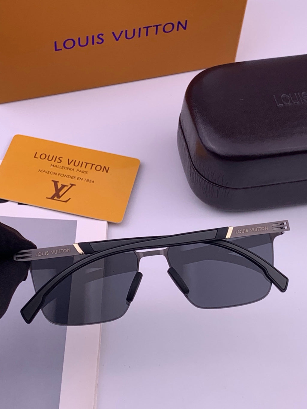 Louis Vuitton L516 Fashion Gold Lens Sunglasses for Men & Women - detail image 5