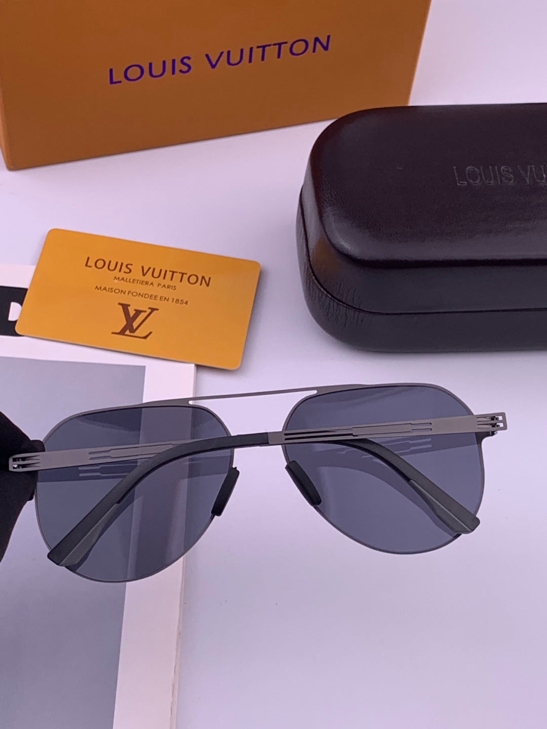 Louis Vuitton L39 Fashion Gold Lens Sunglasses for Men & Women - detail image 5