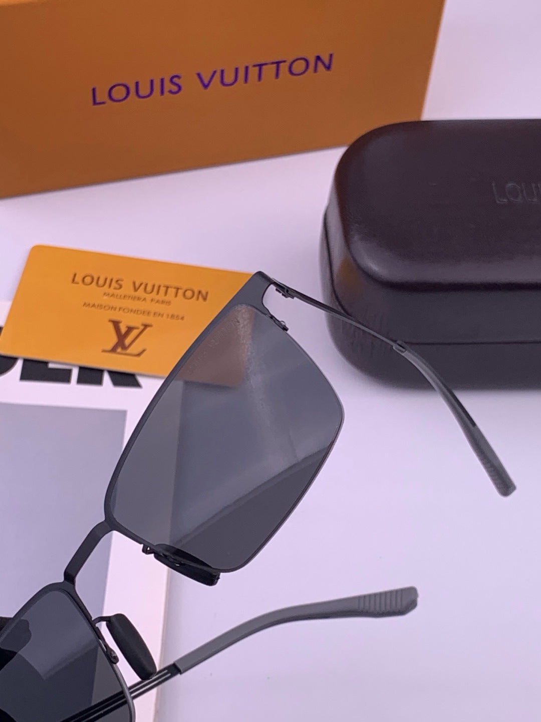 Louis Vuitton L510 Fashion Gold Lens Sunglasses for Men & Women - 448566 - detail image 3