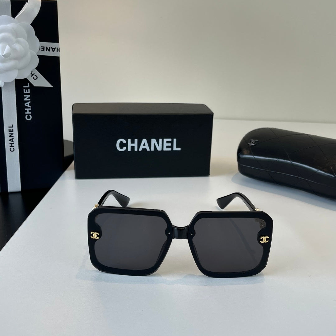 Chanel Oversized Black Lens Sunglasses for Men & Women - 486533 - detail image 2