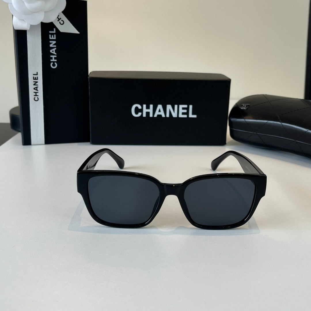 Chanel Oversized Black Lens Sunglasses for Men & Women - 486534 - detail image 2
