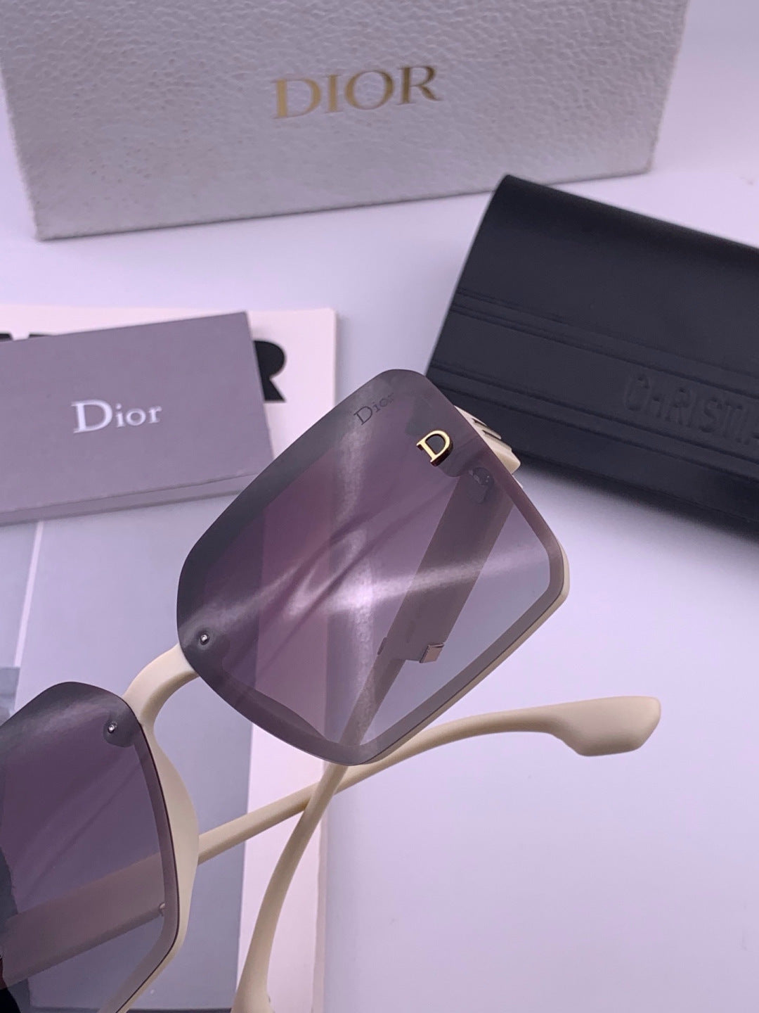 Dior CD8226 Polarized Square Red Lens Sunglasses for Women - detail image 3