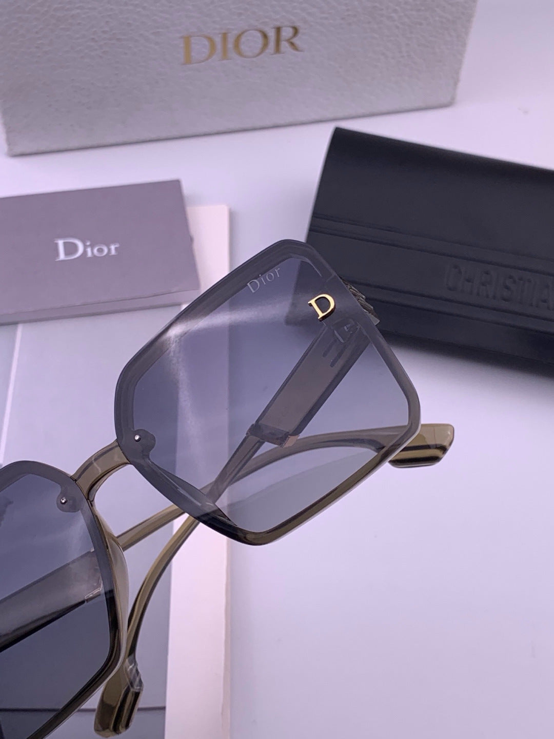Dior CD8226 Polarized Square Gold Lens Sunglasses for Women - detail image 4