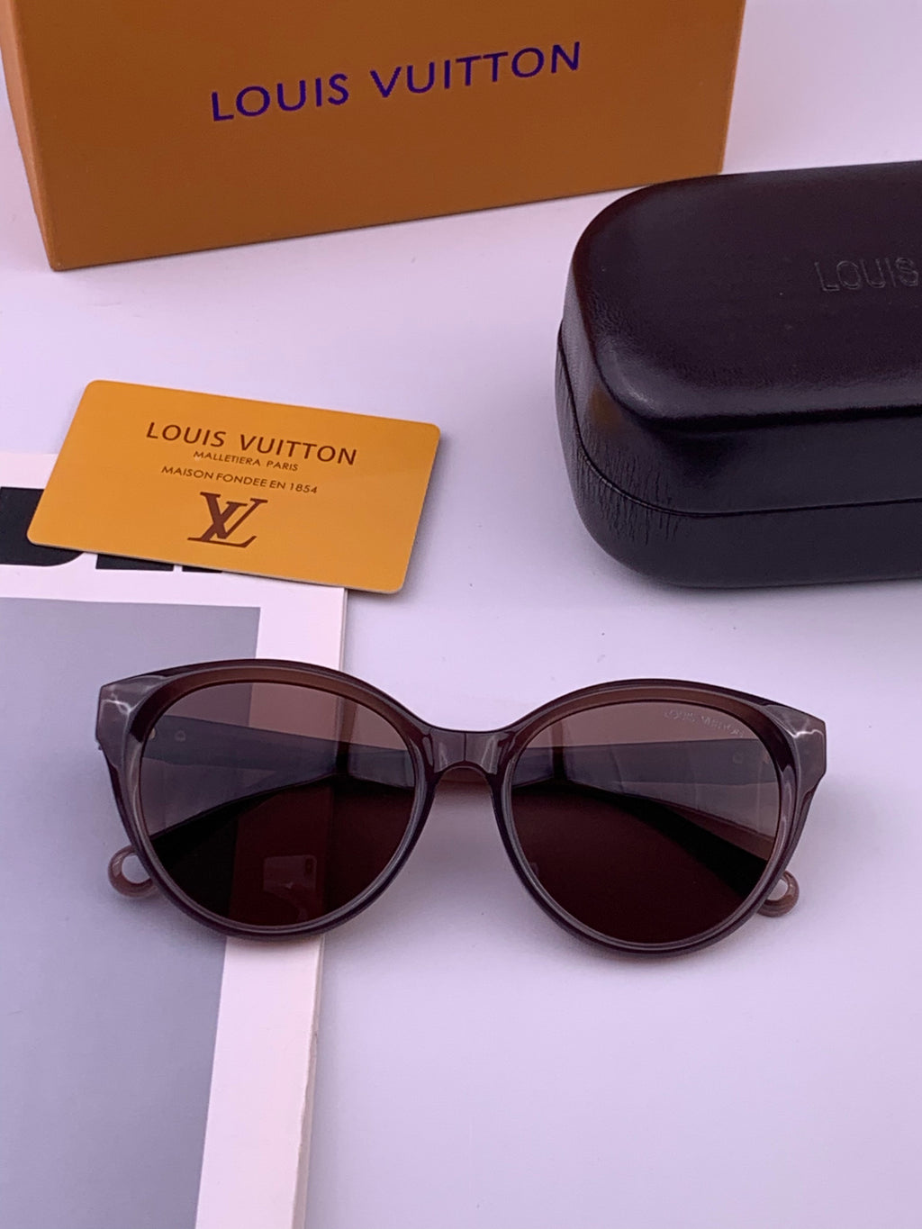 Louis Vuitton L6907 Fashion Black Lens Sunglasses for Men & Women - detail image 7