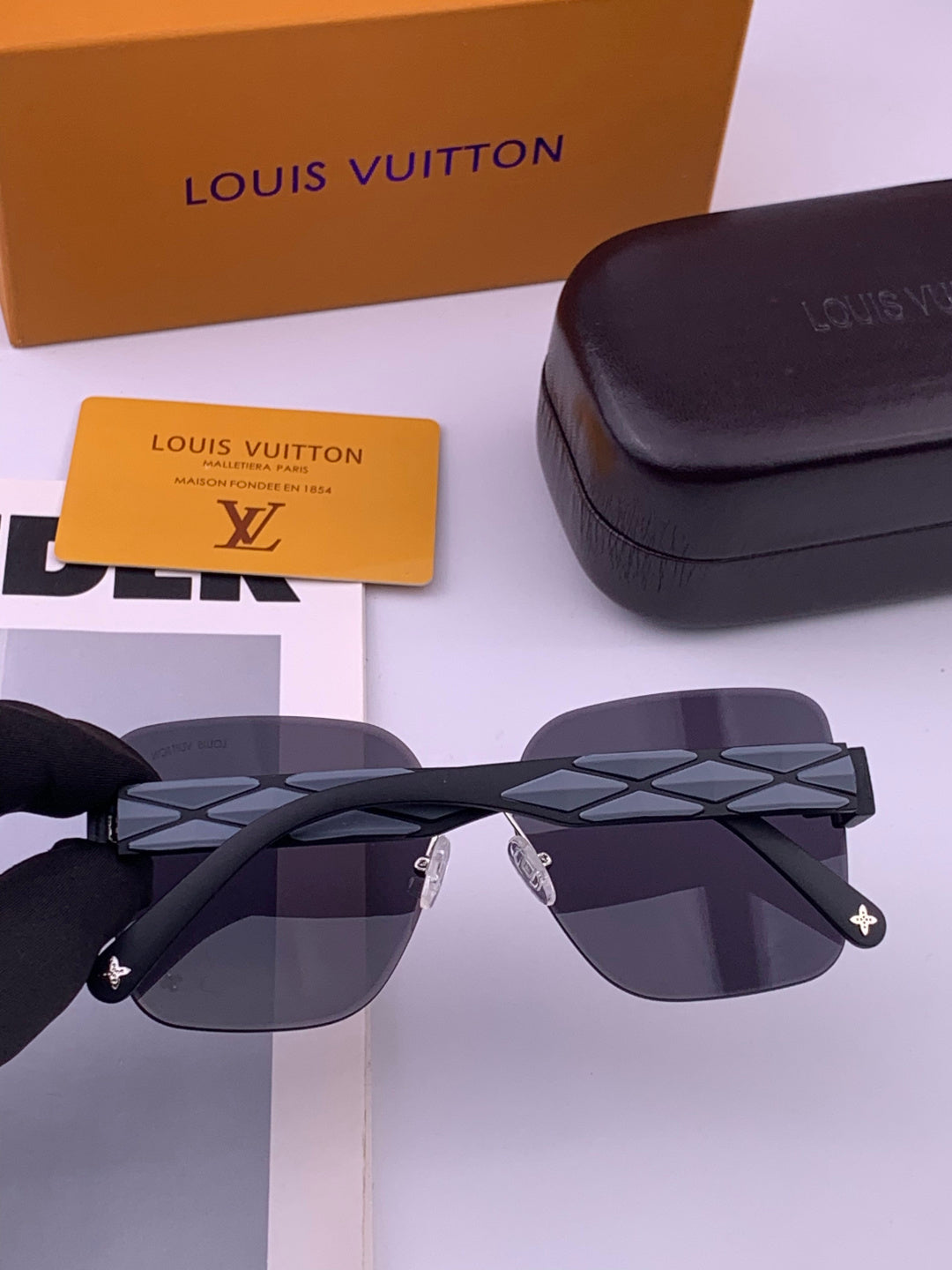 Louis Vuitton L1550 Square Gold Lens Sunglasses for Men & Women - detail image 6