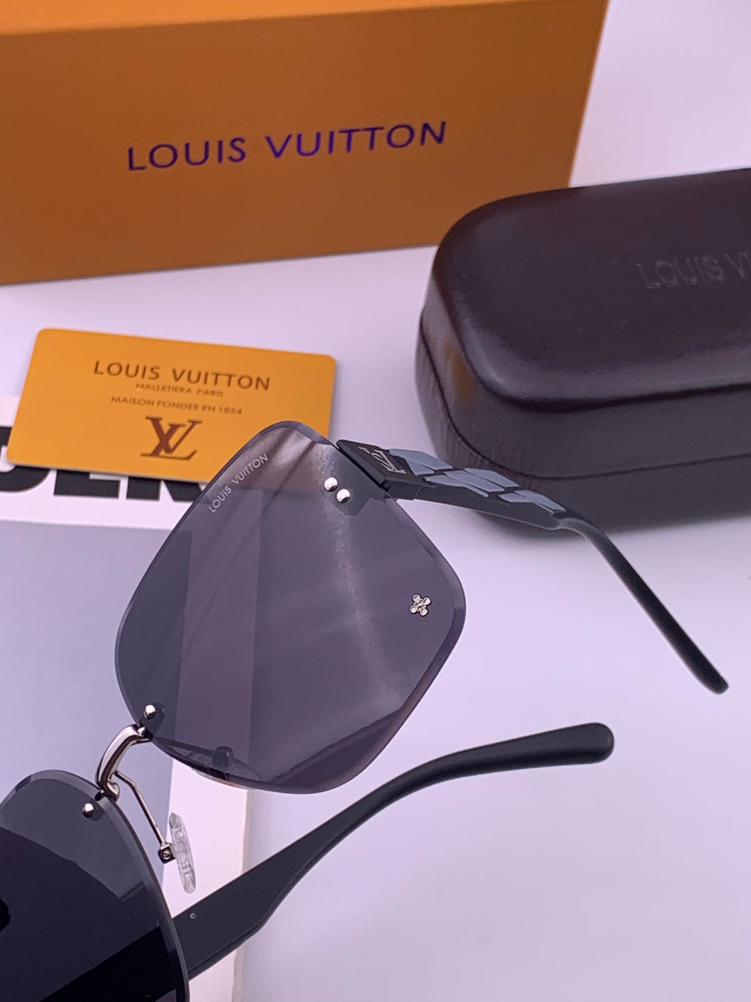 Louis Vuitton L1550 Square Gold Lens Sunglasses for Men & Women - detail image 3