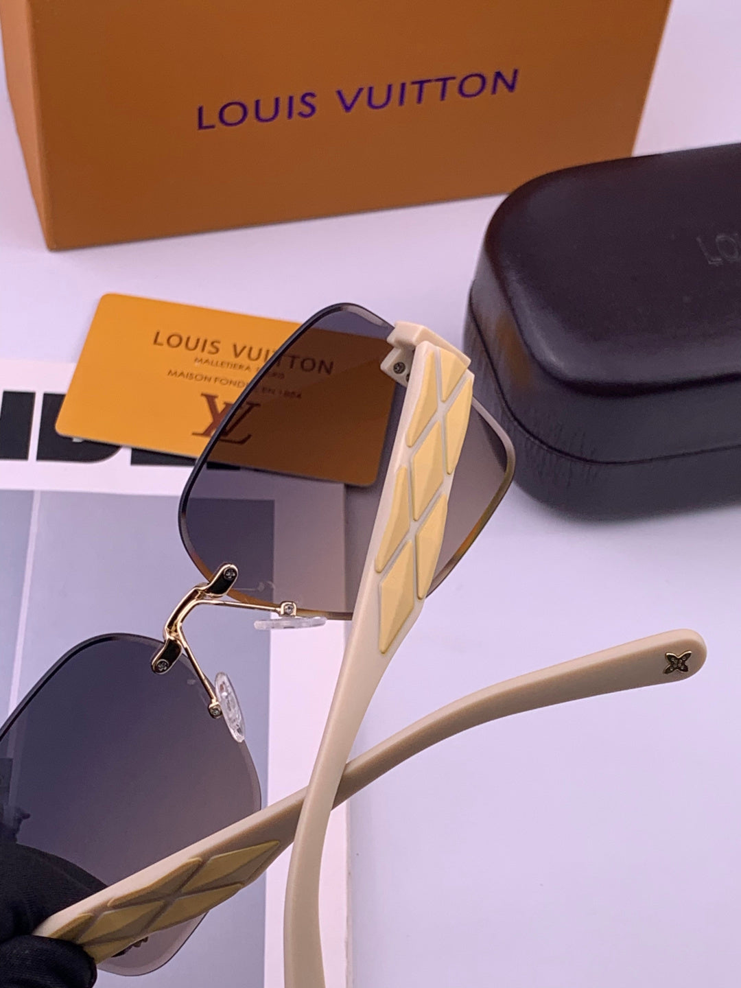 Louis Vuitton L1550 Square Brown Lens Sunglasses for Men & Women - detail image 5