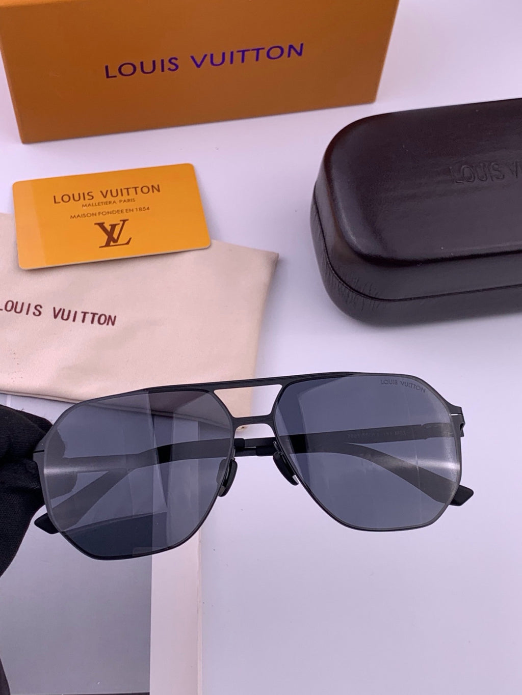 Louis Vuitton L3760 Fashion Blue Lens Sunglasses for Men & Women - 464745 - detail image 2