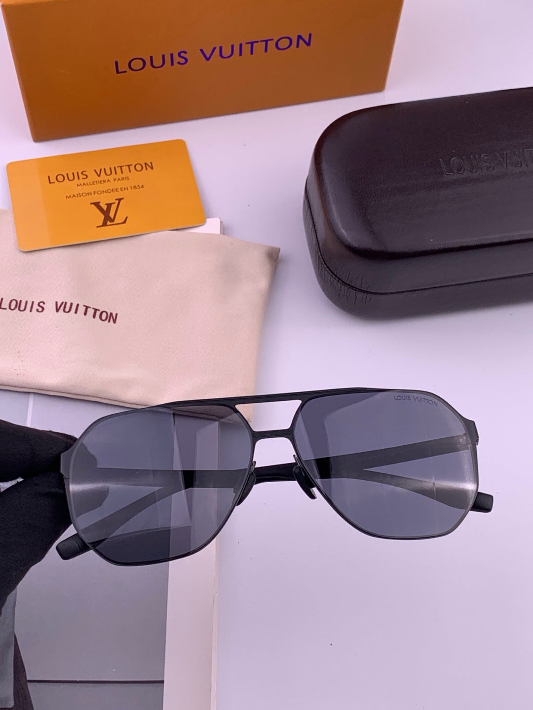 Louis Vuitton L3252 Polarized Aviator Orange Lens Sunglasses for Men - 464747 - detail image 2