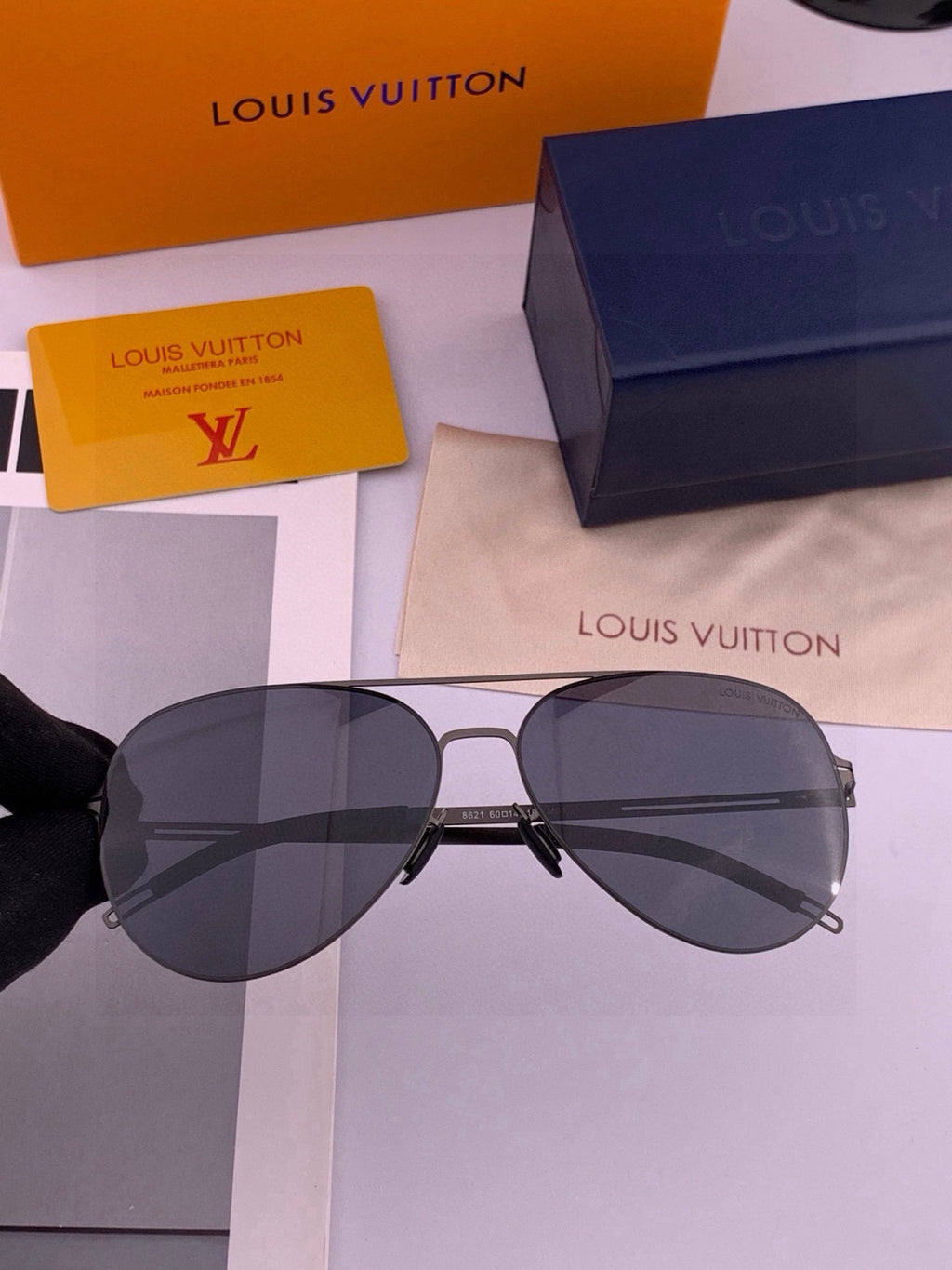 Louis Vuitton L1862 Fashion Red Lens Sunglasses for Men & Women - 464748 - detail image 3